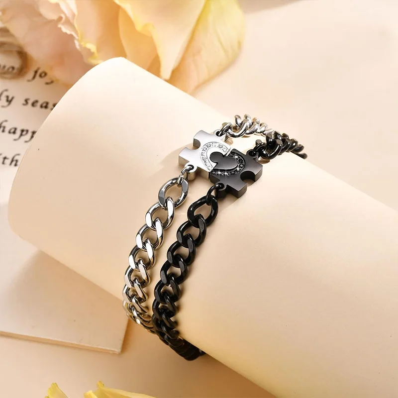 Bracelet assorti couple en chaîne noire et argentée avec pendentif puzzle décoratif