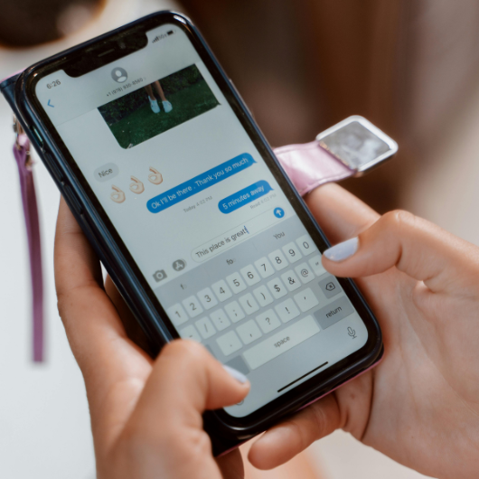 Des messages vides, un signe qu’il ne s’investit pas dans la discussion.